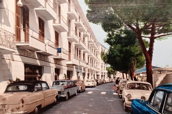 Cartolina Riviera dei Fiori - Diano Marina - Via Trieste …