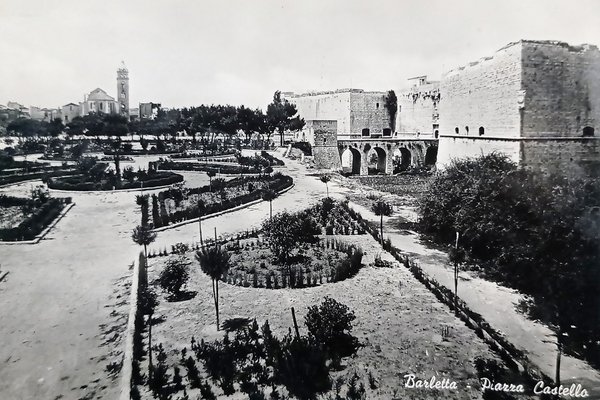 Cartolina - Barletta - Piazza Castello - 1955