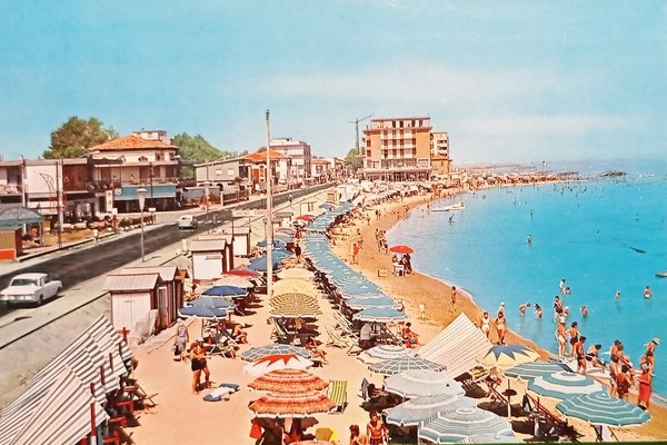 Cartolina - Viserbella - La Spiaggia - 1960 ca.