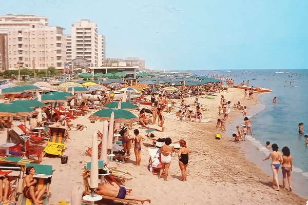 Cartolina - Montesilvano PE - La Spiaggia - 1970 ca.
