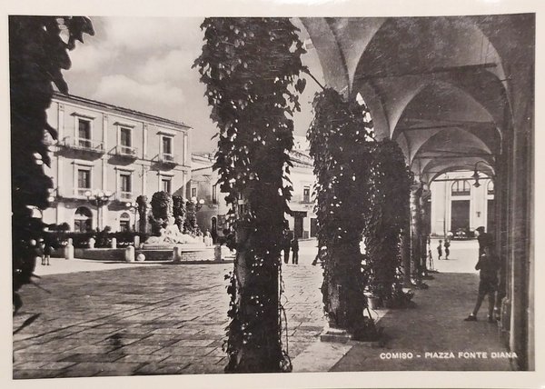 Cartolina - Comiso ( Ragusa ) - Piazza Fonte Diana …