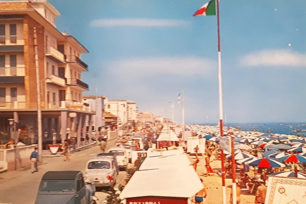 Cartolina - Bellaria - Lungomare e spiaggia - 1968