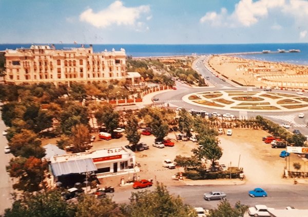 Cartolina - Rimini - Grand Hotel e Spiaggia - 1967