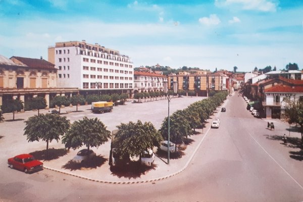 Cartolina - Bra - Piazza Carlo Alberto e Via Cavour …