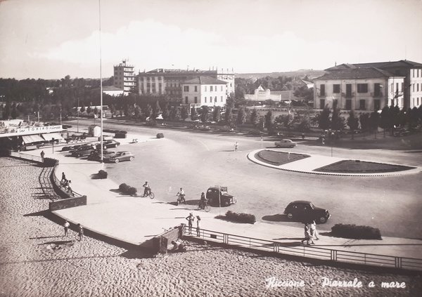 Cartolina - Riccione - Piazzale a mare - 1956