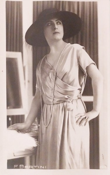Cartolina - Cinema - Attrice F. Bertini - 1920 ca. | Immagine principale