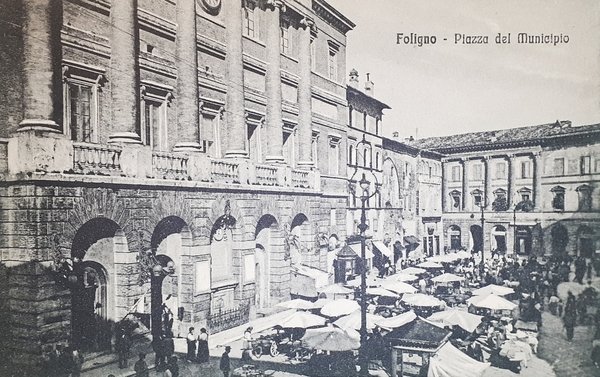 Cartolina - Foligno - Piazza del Municipio - 1910 ca.