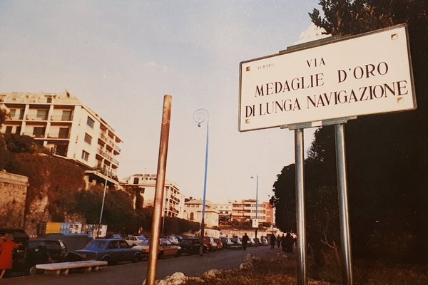 Cartolina - Genova - Via Medaglie d'Oro di Lunga Navigazione …