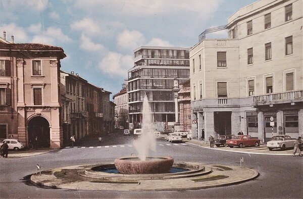 Cartolina - Gallarate - Piazza della Libertà - 1965
