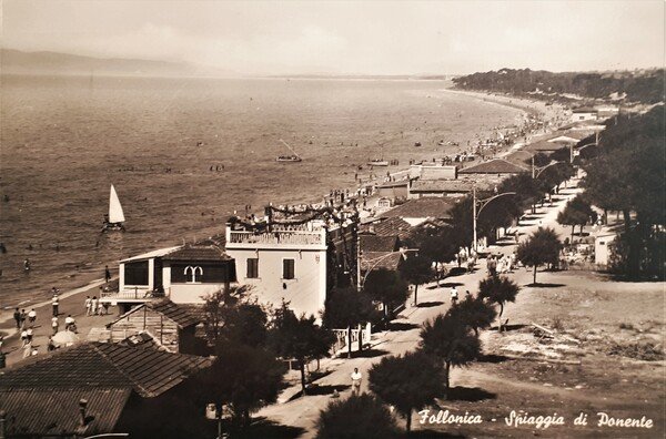 Cartolina - Follonica - Spiaggia di Ponente - 1951
