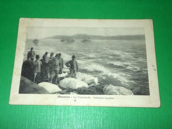 Cartolina Messina - La Catastrofe - Imbarco lugubre 1909.