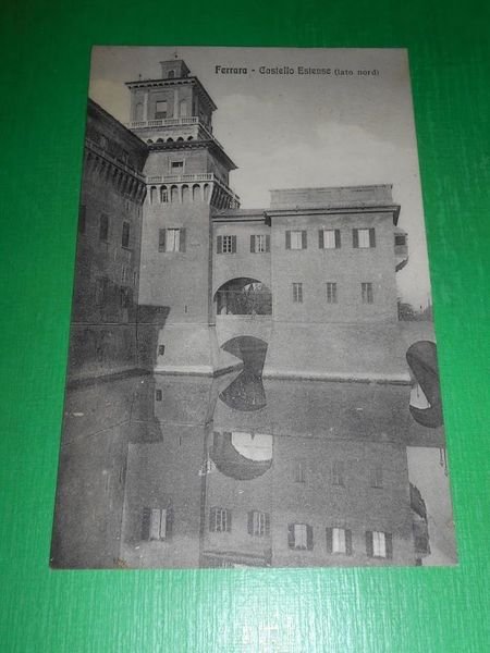 Cartolina Ferrara - Castello Estense ( lato nord ) 1916.