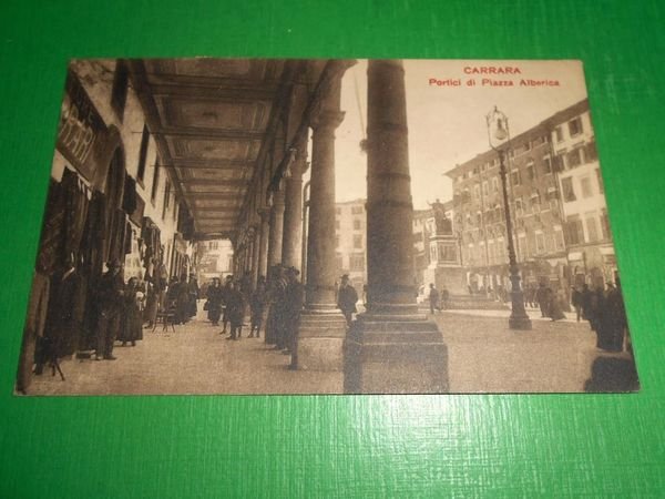 Cartolina Carrara - Portici di Piazza Alberica 1920.