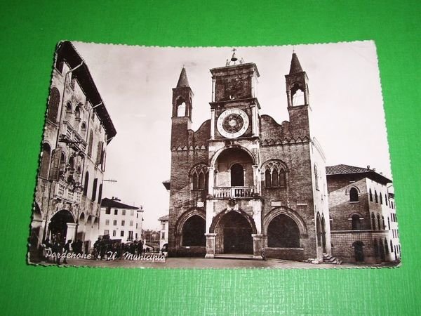 Cartolina Pordenone - Il Municipio 1948.