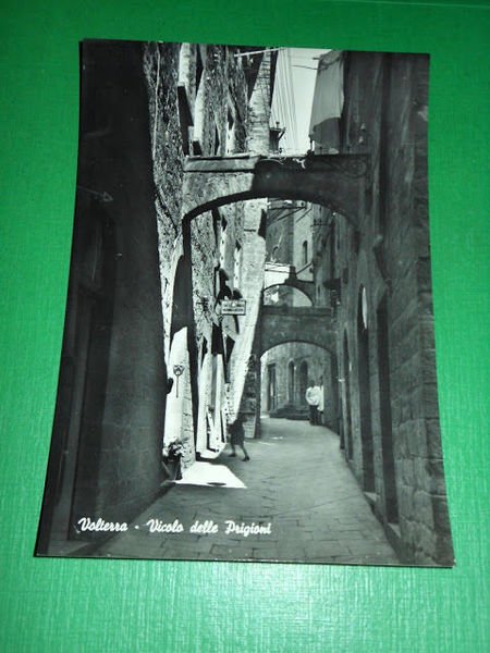 Cartolina Volterra - Vicolo delle Prigioni 1960 ca.