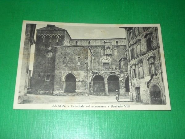 Cartolina Anagni - Cattedrale col monumento a Bonifacio VIII 1935.