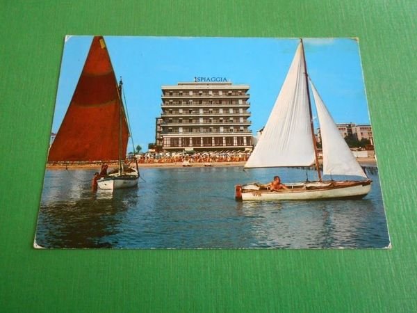 Cartolina Pesaro - Hotel Spiaggia ( Via Trieste ) 1980.