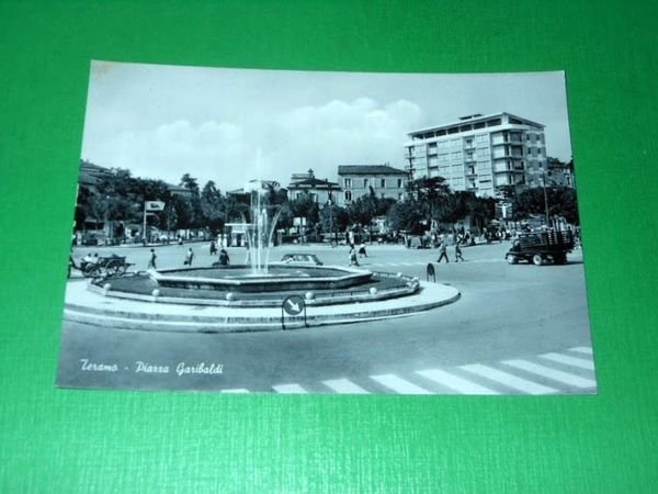 Cartolina Teramo - Piazza Garibaldi 1950 ca.