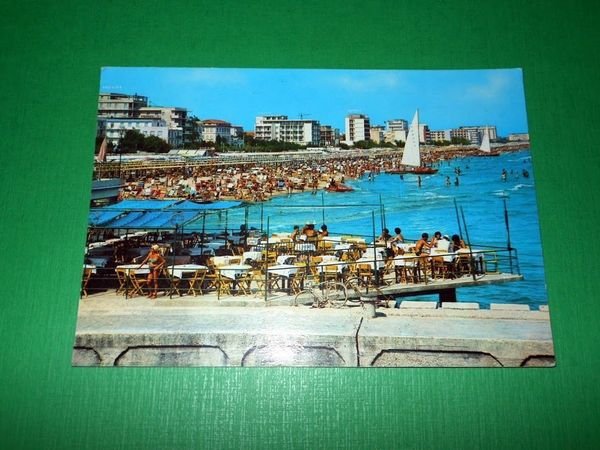 Cartolina Riccione - Molo e spiaggia 1966.