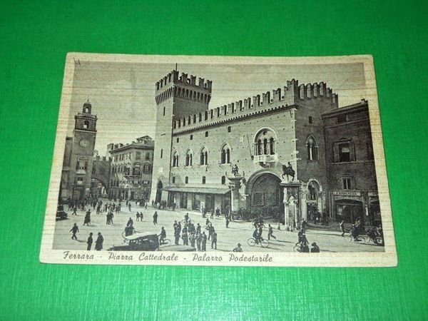 Cartolina Ferrara - Piazza Cattedrale - Palazzo Podestarile 1942.