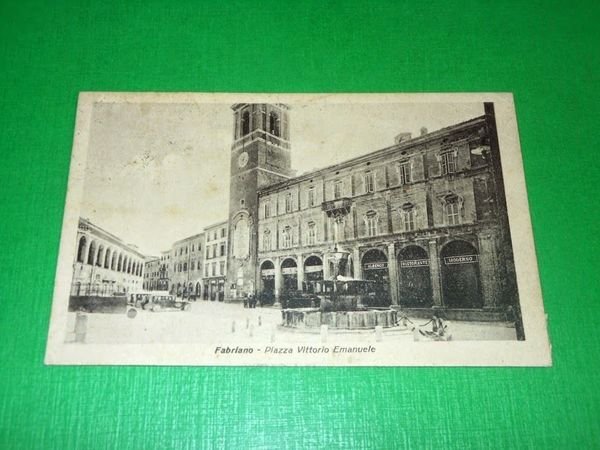 Cartolina Fabriano - Piazza Vittorio Emanuele 1945.
