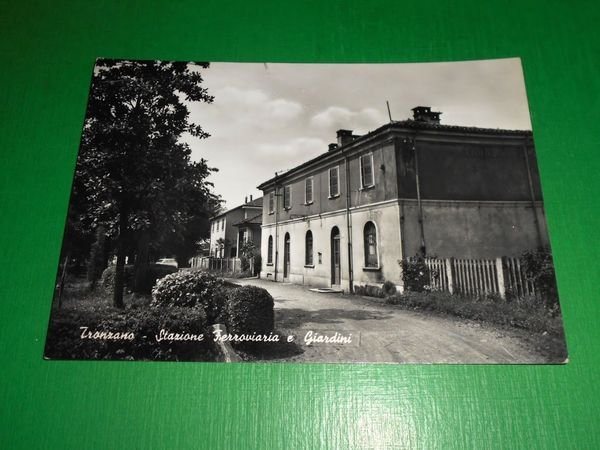Cartolina Tronzano - Stazione Ferroviaria e Giardini 1959.