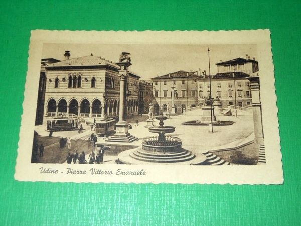 Cartolina Udine - Piazza Vittorio Emanuele 1944.
