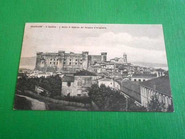 Cartolina Bracciano - Il Castello - Le Caserme del Poligono …