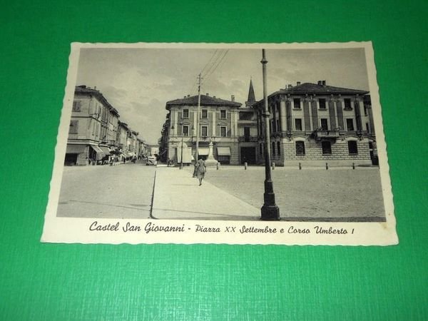 Cartolina Castel San Giovanni - Piazza XX Settembre e Corso …