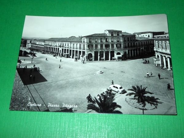 Cartolina Crotone - Piazza Pitagora 1956.