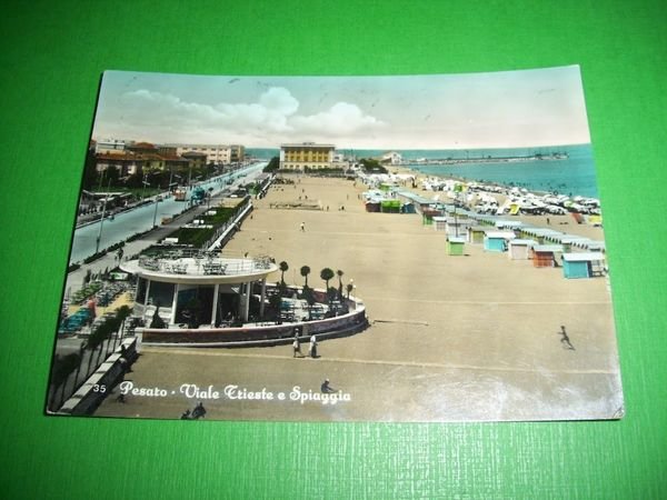 Cartolina Pesaro - Viale Trieste e Spiaggia 1955.