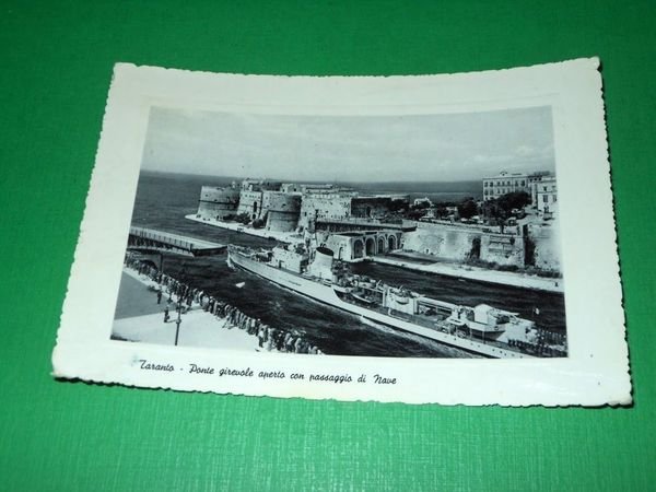 Cartolina Taranto Ponte girevole aperto con passaggio di Nave 1955.