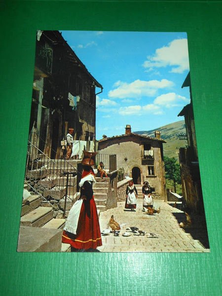 Cartolina Pescocostanzo ( L'Aquila ) - Strade caratteristiche 1970 ca.