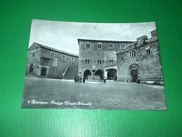 Cartolina Bevagna - Piazza Filippo Silvestri 1960 ca.