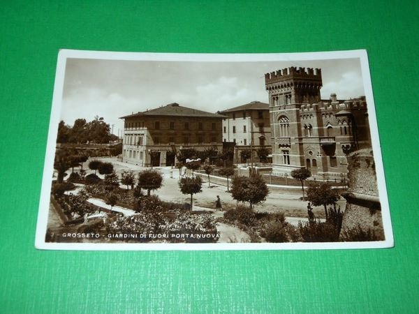 Cartolina Grosseto - Giardini di Fuori Porta Nuova 1935.