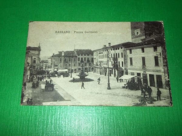 Cartolina Bassano - Piazza Garibaldi 1916.
