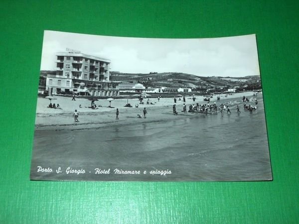 Cartolina Porto San Giorgio - Hotel Miramare e spiaggia 1961.