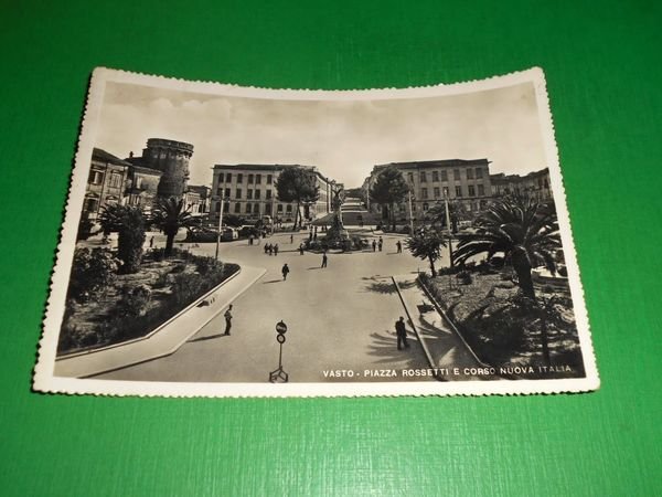 Cartolina Vasto - Piazza Rossetti e Corso Nuova Italia 1954.