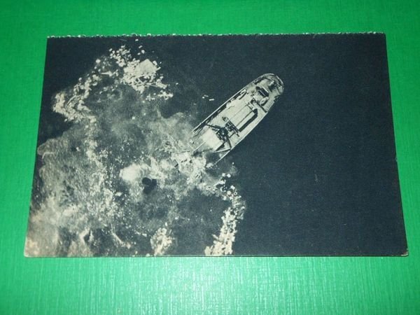 Cartolina Aeronautica - Un piroscafo bombardato si inabissa 1942.