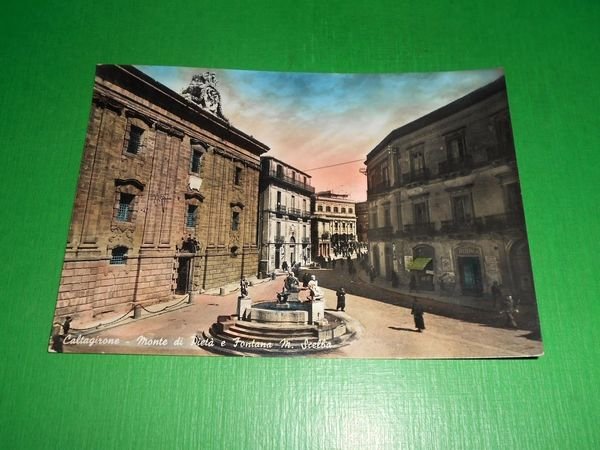 Cartolina Caltagirone - Monte di Pietà e Fontana M. Scelba …