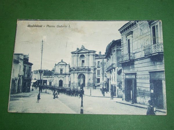 Cartolina Maddaloni ( Caserta ) - Piazza Umberto I 1931.