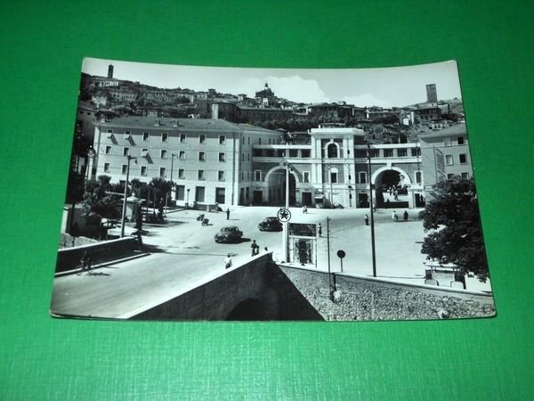 Cartolina Spoleto - Piazza della Vittoria 1955.