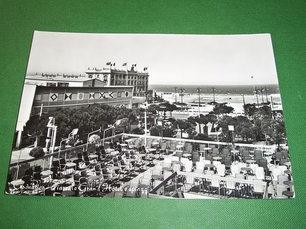 Cartolina Cesenatico - Piazzale Grand Hotel e Spiaggia 1960