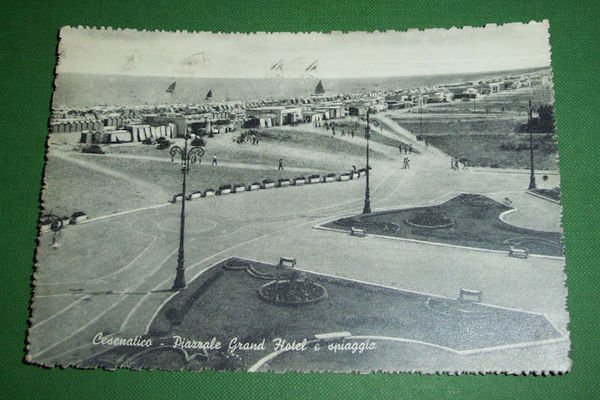 Cartolina Cesenatico - Piazzale Grand Hotel e Spiaggia 1957