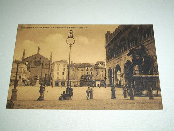 Cartolina Piacenza - Piazza Cavalli - Monumento a Ranuzio farnese …