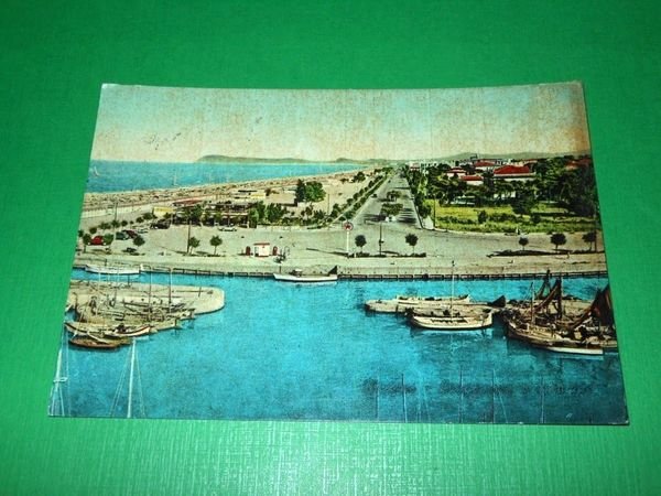 Cartolina Riccione - Lungomare e Spiaggia 1960.