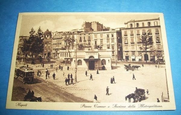 Cartolina Napoli - Piazza Cavour e Metropolitana 1930ca.