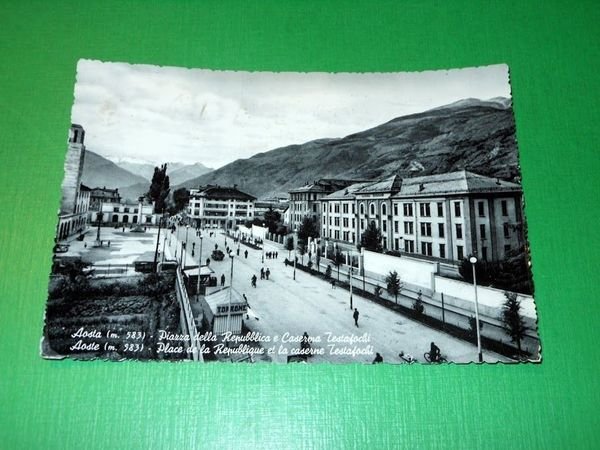 Cartolina Aosta - Piazza della Repubblica e Caserma Testafochi 1957