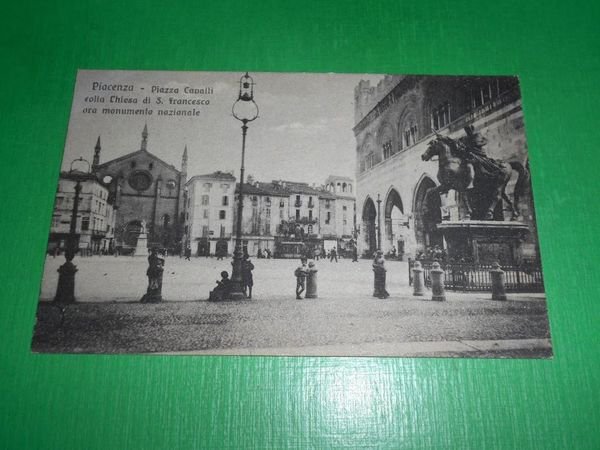 Cartolina Piacenza - Piazza Cavalli con la Chiesa di S. …