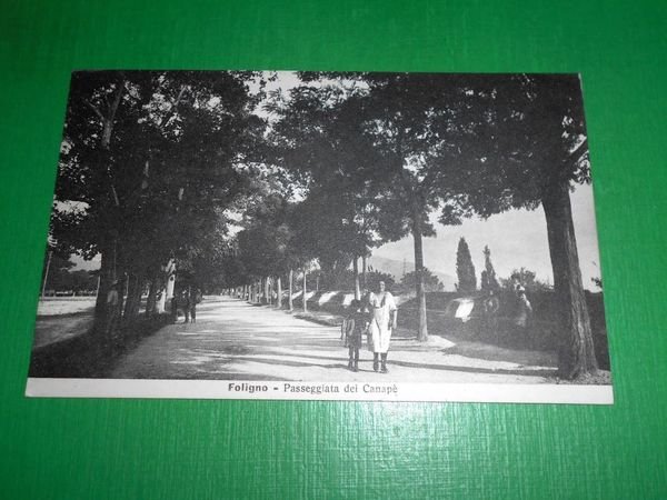 Cartolina Foligno - Passeggiata dei Canapè 1910 ca